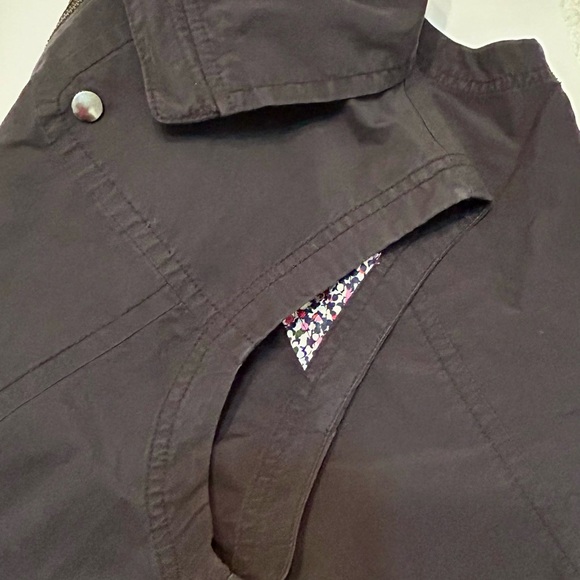 Columbia Black Vest with Floral Lining and Zipper Closure for Women. Vintage - Picture 4 of 7